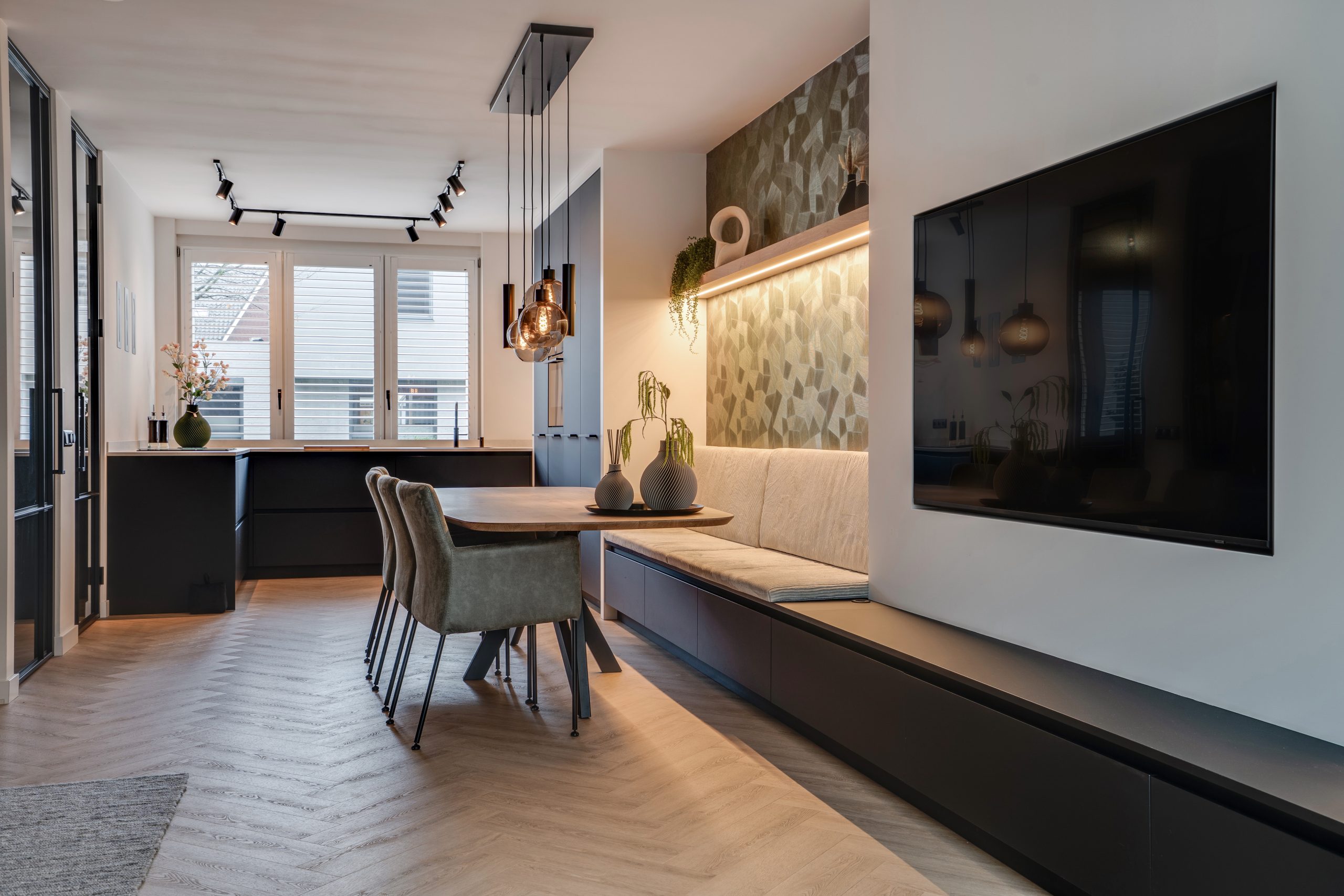 keuken met zitbank en tv meubel