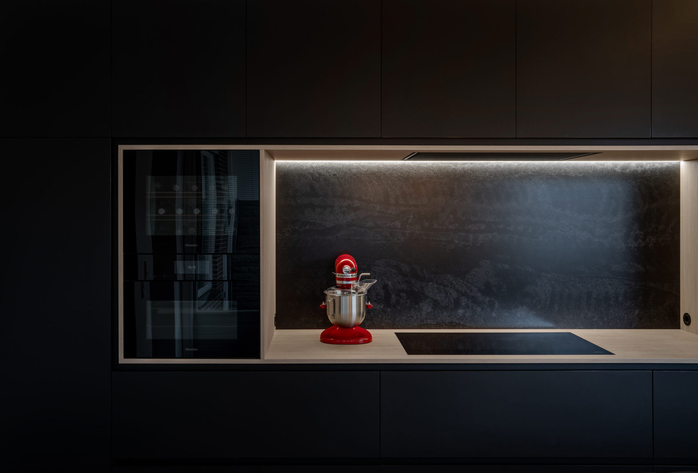 Strakke keuken met apparaten nis