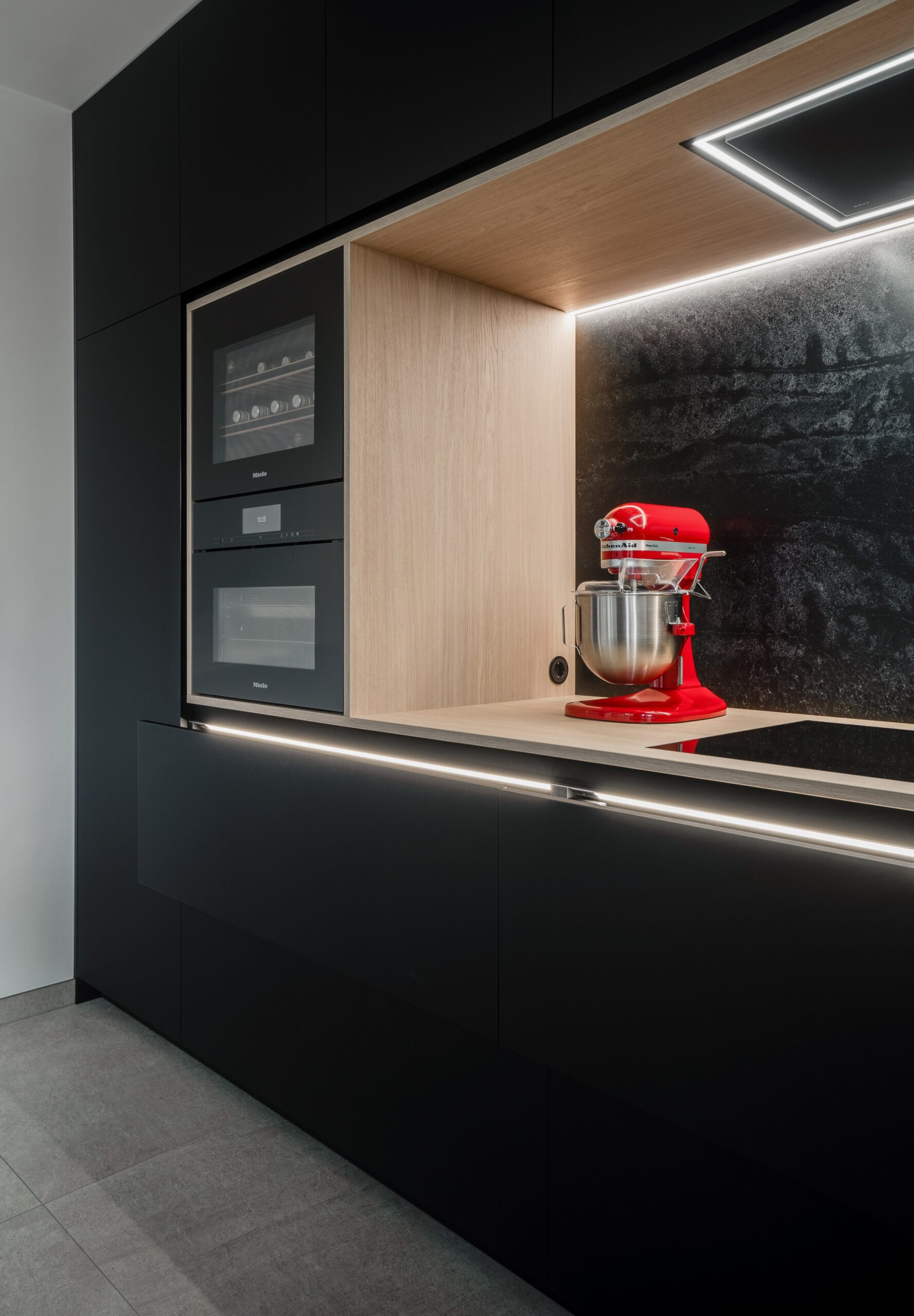 Strakke keuken met apparaten nis, mixer