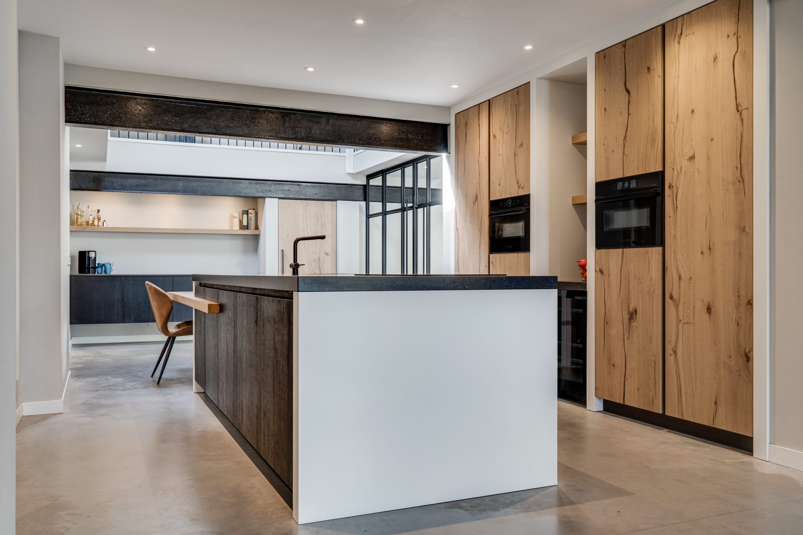stoere materialen in landelijk moderne keuken